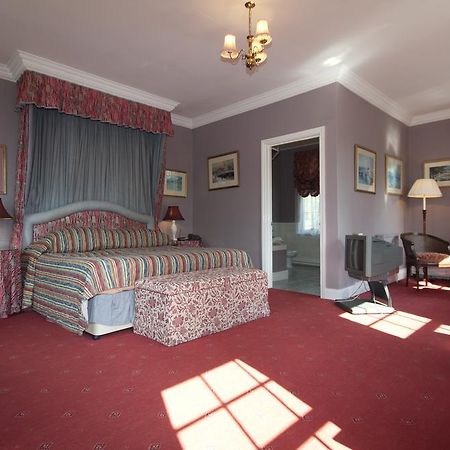 Corse Lawn House Hotel Room photo